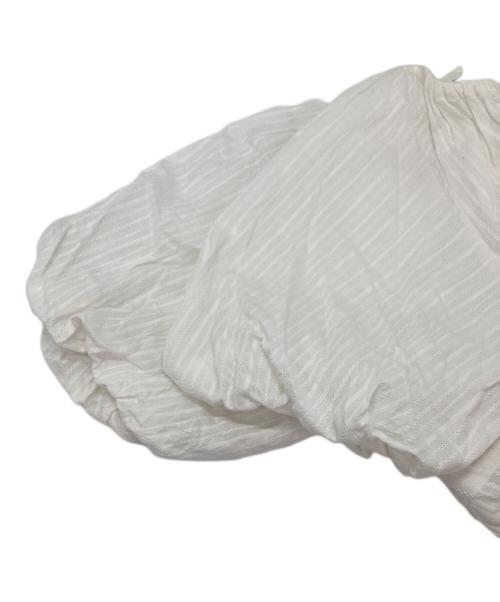 Lily Brown（リリーブラウン）Lily Brown (リリーブラウン) バックリボンボリュームスリーブワンピース ホワイト サイズ:1の古着・服飾アイテム