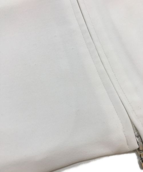 FOXEY NEWYORK（フォクシーニューヨーク）FOXEY NEWYORK (フォクシーニューヨーク) ジップパーカー ホワイト サイズ:42の古着・服飾アイテム