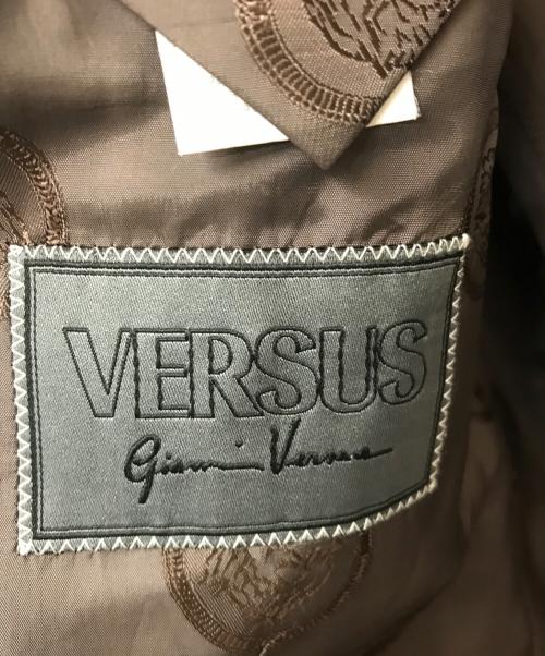 VERSUS VERSACE（ヴェルサス ヴェルサーチェ）VERSUS VERSACE (ヴェルサス ヴェルサーチェ) セットアップスーツ グレー サイズ:50の古着・服飾アイテム