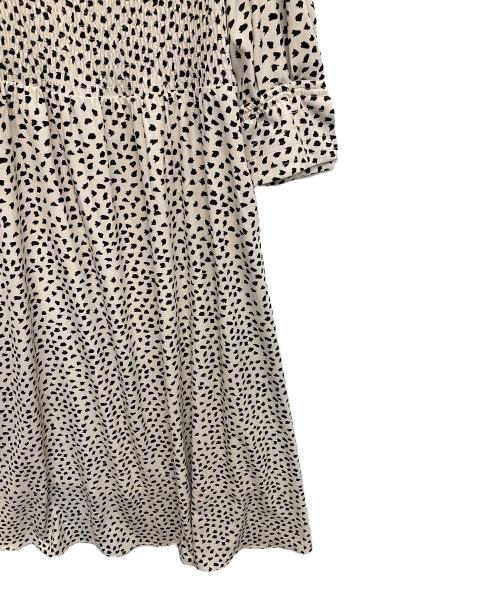 Snidel（スナイデル）Snidel (スナイデル) デコルテオープンドットプリントワンピース ベージュ サイズ:1の古着・服飾アイテム