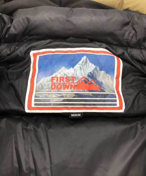 FIRST DOWN（ファーストダウン）FIRST DOWN (ファーストダウン) パネルショートダウンジャケット ベージュ サイズ:MEDIUMの古着・服飾アイテム