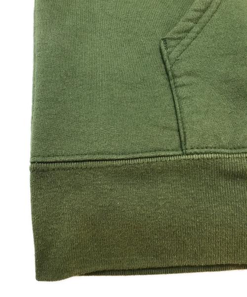 UNDEFEATED（アンディフィーテッド）UNDEFEATED (アンディフィーテッド) プルオーバーパーカー カーキ サイズ:Mの古着・服飾アイテム