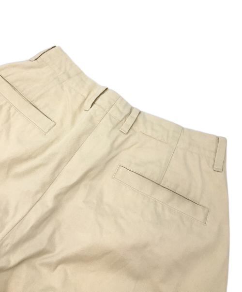 UNIVERSAL PRODUCTS.（ユニバーサルプロダクツ）UNIVERSAL PRODUCTS. (ユニバーサルプロダクツ) ノータック チノ パンツ / トラウザーズ ベージュ サイズ:1の古着・服飾アイテム