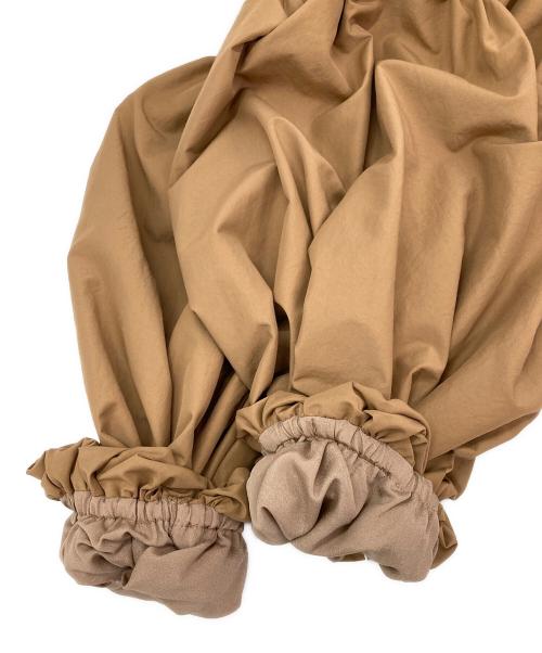 FRAY ID（フレイ アイディー）FRAY ID (フレイ アイディー) バルーンスリーブギャザーワンピース ベージュの古着・服飾アイテム