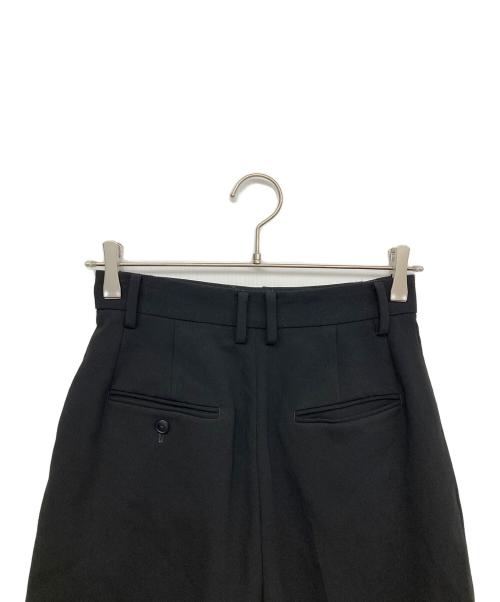 H BEAUTY&YOUTH（エイチ ビューティー&ユース）H BEAUTY&YOUTH (エイチ ビューティー&ユース) タックハーフパンツ ブラック サイズ:SMALLの古着・服飾アイテム
