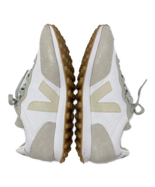 VEJA（ヴェジャ）VEJA (ヴェジャ) ローカットスニーカー ベージュ サイズ:28の古着・服飾アイテム