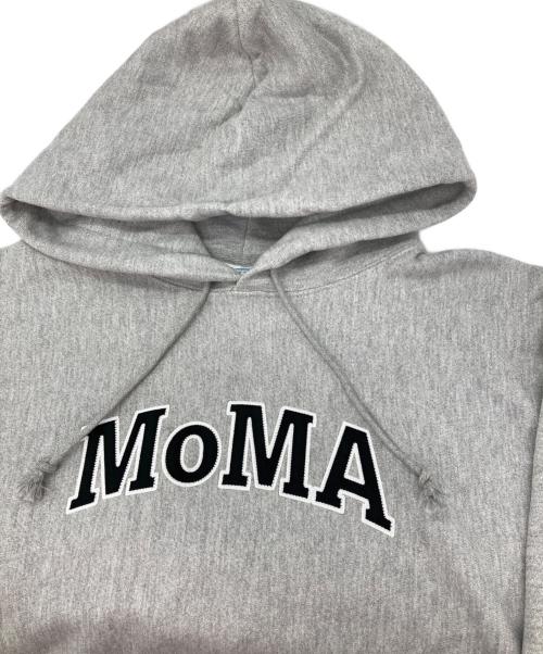 Champion（チャンピオン）Champion (チャンピオン) MoMA (モマ) ロゴパーカー グレー サイズ:Mの古着・服飾アイテム