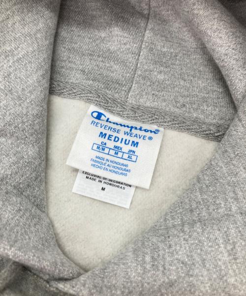 Champion（チャンピオン）Champion (チャンピオン) MoMA (モマ) ロゴパーカー グレー サイズ:Mの古着・服飾アイテム