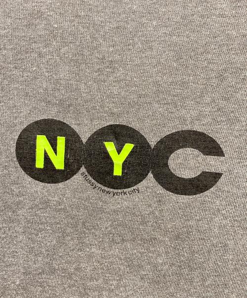stussy（ステューシー）stussy (ステューシー) 90ｓNYCプリントTシャツ グレー サイズ:Mediumの古着・服飾アイテム