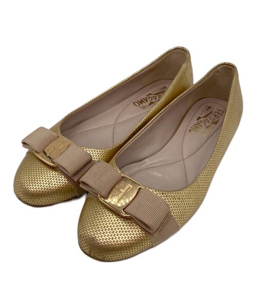Salvatore Ferragamo（サルヴァトーレ フェラガモ）Salvatore Ferragamo (サルヴァトーレ フェラガモ) パンプス ゴールド サイズ:5の古着・服飾アイテム