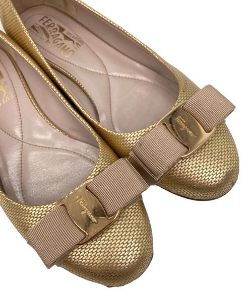 Salvatore Ferragamo（サルヴァトーレ フェラガモ）Salvatore Ferragamo (サルヴァトーレ フェラガモ) パンプス ゴールド サイズ:5の古着・服飾アイテム