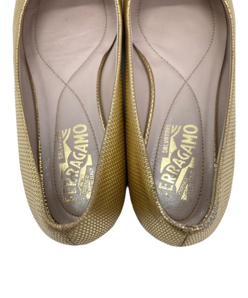 Salvatore Ferragamo（サルヴァトーレ フェラガモ）Salvatore Ferragamo (サルヴァトーレ フェラガモ) パンプス ゴールド サイズ:5の古着・服飾アイテム