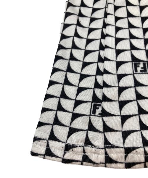 FENDI（フェンディ）FENDI (フェンディ) ロゴプリント総柄ノースリーブカットソー ホワイト サイズ:42の古着・服飾アイテム
