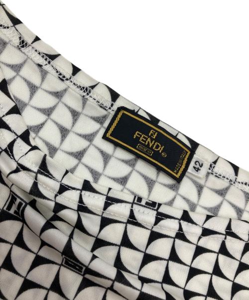 FENDI（フェンディ）FENDI (フェンディ) ロゴプリント総柄ノースリーブカットソー ホワイト サイズ:42の古着・服飾アイテム