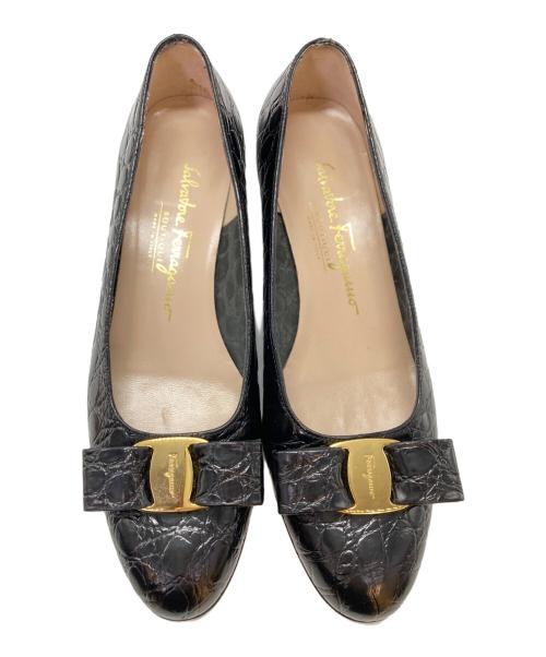 Salvatore Ferragamo（サルヴァトーレ フェラガモ）Salvatore Ferragamo (サルヴァトーレ フェラガモ) 型押しパンプス ブラック サイズ:7の古着・服飾アイテム