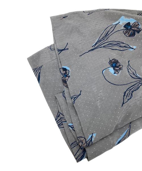 EPOCA（エポカ）EPOCA (エポカ) カラーシャドウフィオーレプリント フレアドレス グレー サイズ:38の古着・服飾アイテム