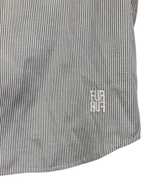 furfur（ファーファー）FURFUR (ファーファー) ストライプクロップドシャツ グレー サイズ:ONE SIZEの古着・服飾アイテム