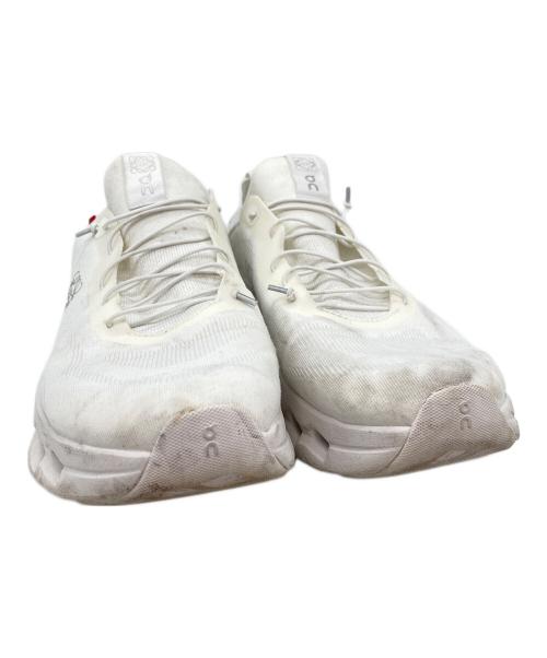 on（オン）on (オン) LOEWE (ロエベ) クラウドティルトローカットスニーカー ホワイト サイズ:29の古着・服飾アイテム