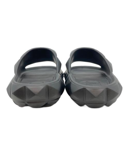 VALENTINO GARAVANI（ヴァレンティノ・ガラヴァーニ）VALENTINO GARAVANI (ヴァレンティノ・ガラヴァーニ) ローマンスタッズ タートル サンダル ブラック サイズ:38の古着・服飾アイテム