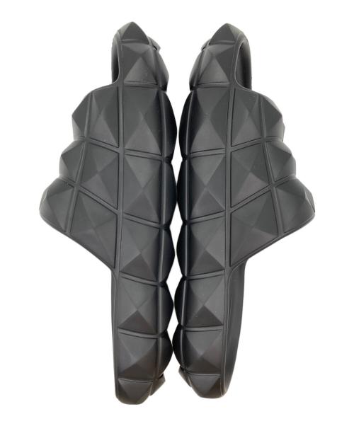 VALENTINO GARAVANI（ヴァレンティノ・ガラヴァーニ）VALENTINO GARAVANI (ヴァレンティノ・ガラヴァーニ) ローマンスタッズ タートル サンダル ブラック サイズ:38の古着・服飾アイテム