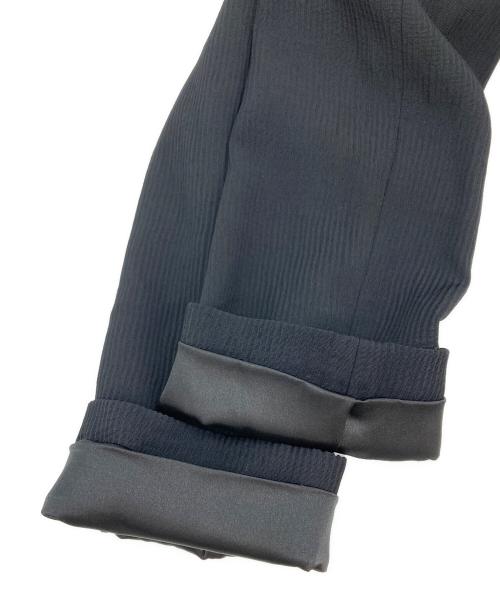 ARMANI COLLEZIONI（アルマーニ コレツィオーニ）ARMANI COLLEZIONI (アルマーニ コレツィオーニ) プリーツジャケット ブラック サイズ:42の古着・服飾アイテム