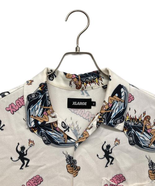 X-LARGE（エクストララージ）X-LARGE (エクストララージ) BURN DOWN PATTERN SHIRT ホワイト サイズ:Mの古着・服飾アイテム