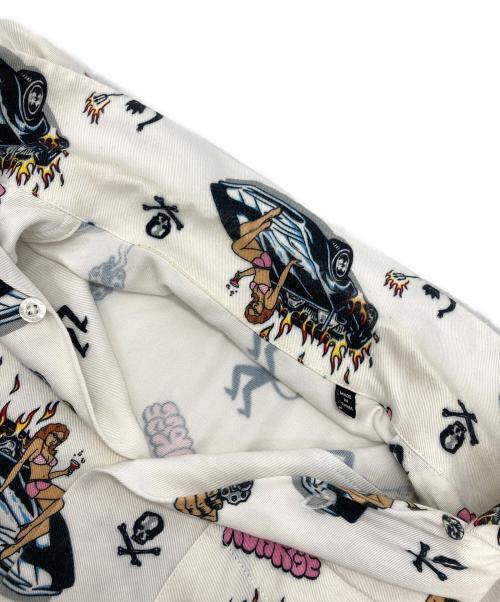 X-LARGE（エクストララージ）X-LARGE (エクストララージ) BURN DOWN PATTERN SHIRT ホワイト サイズ:Mの古着・服飾アイテム