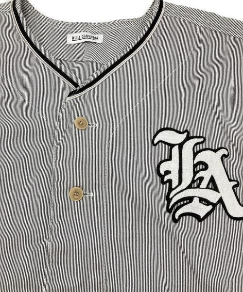 WILLY CHAVARRIA（ウィリーチャバリア）WILLY CHAVARRIA (ウィリーチャバリア) ベースボールシャツ グレー サイズ:Lの古着・服飾アイテム