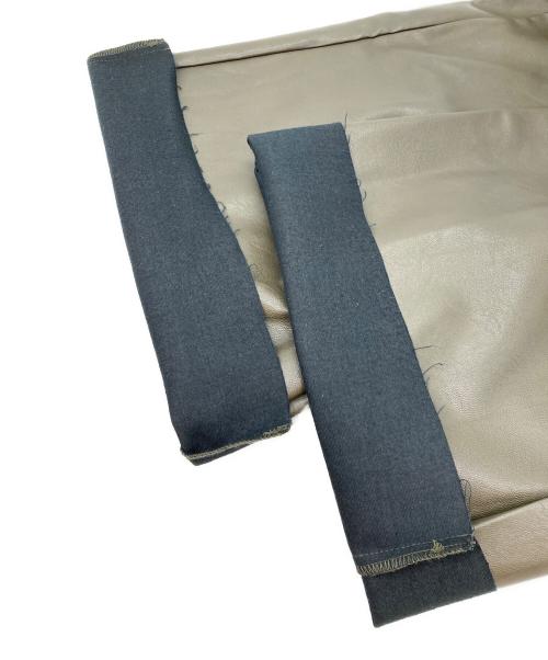 CLANE（クラネ）CLANE (クラネ) WIDE TUCK LEATHER PANTS オリーブの古着・服飾アイテム