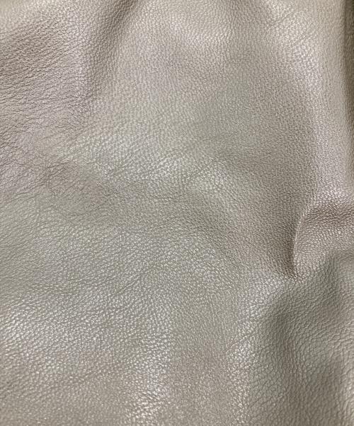 CLANE（クラネ）CLANE (クラネ) WIDE TUCK LEATHER PANTS オリーブの古着・服飾アイテム