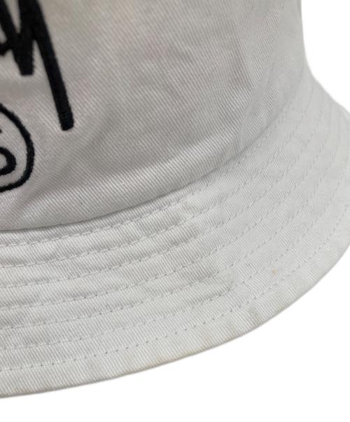 stussy（ステューシー）stussy (ステューシー) バケットハット ホワイト サイズ:S/Mの古着・服飾アイテム