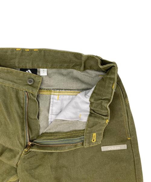 adidas（アディダス）adidas (アディダス) デニムパンツ オリーブ サイズ:Oの古着・服飾アイテム