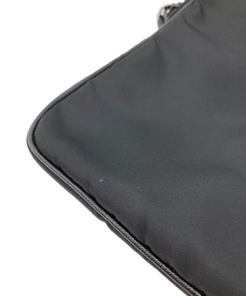 PRADA（プラダ）PRADA (プラダ) 三角プレートナイロンクラッチバッグ ブラックの古着・服飾アイテム