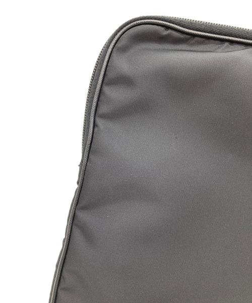 PRADA（プラダ）PRADA (プラダ) 三角プレートナイロンクラッチバッグ ブラックの古着・服飾アイテム