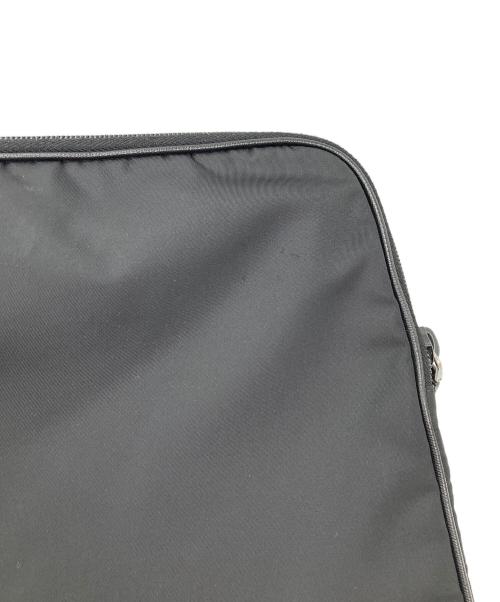 PRADA（プラダ）PRADA (プラダ) 三角プレートナイロンクラッチバッグ ブラックの古着・服飾アイテム