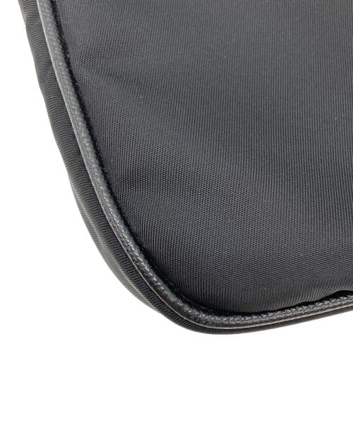 PRADA（プラダ）PRADA (プラダ) 三角プレートナイロンクラッチバッグ ブラックの古着・服飾アイテム