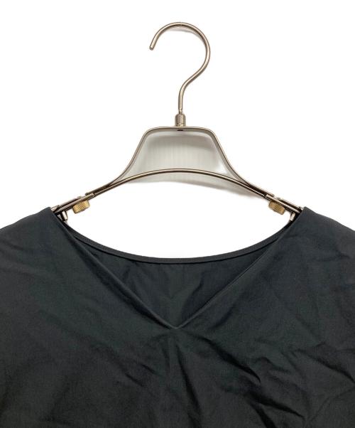 TOMORROW LAND（トゥモローランド）TOMORROW LAND (トゥモローランド) コットントロピカル リボンカフスVネックブラウス ブラック サイズ:36の古着・服飾アイテム