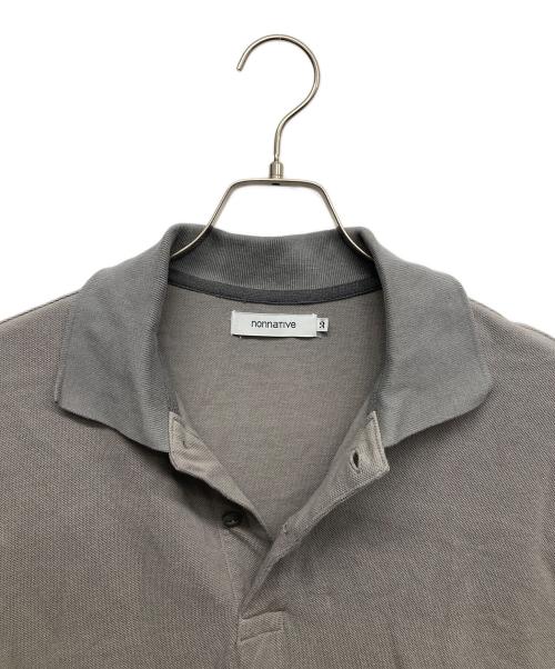 nonnative（ノンネイティブ）nonnative (ノンネイティブ) CLERK S/S POLO SHIRT COTTON PIQUE OVERDYED グレー サイズ:3の古着・服飾アイテム