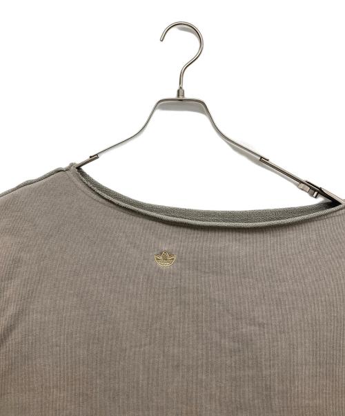 adidas（アディダス）adidas (アディダス) ウォッシュ オフショルダースウェット オリーブ サイズ:XSの古着・服飾アイテム