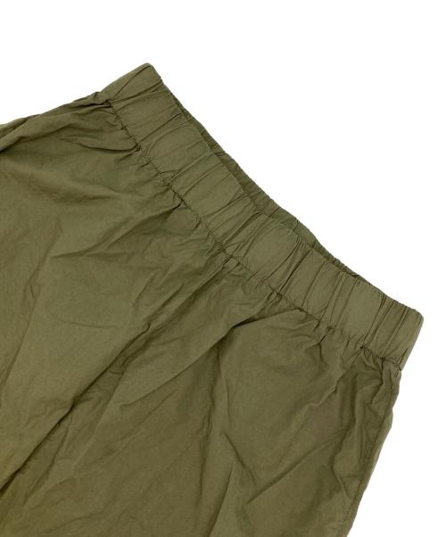 ALESSIA SANTI LOISIRS（アレッシア・サンティ）ALESSIA SANTI LOISIRS (アレッシア・サンティ) ナイロンパンツ グリーン サイズ:44の古着・服飾アイテム