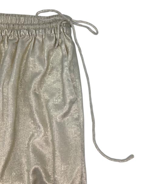 fredy emue（フレディエミュ）fredy emue (フレディエミュ) シャイニーイージーパンツ アイボリー サイズ:38 未使用品の古着・服飾アイテム