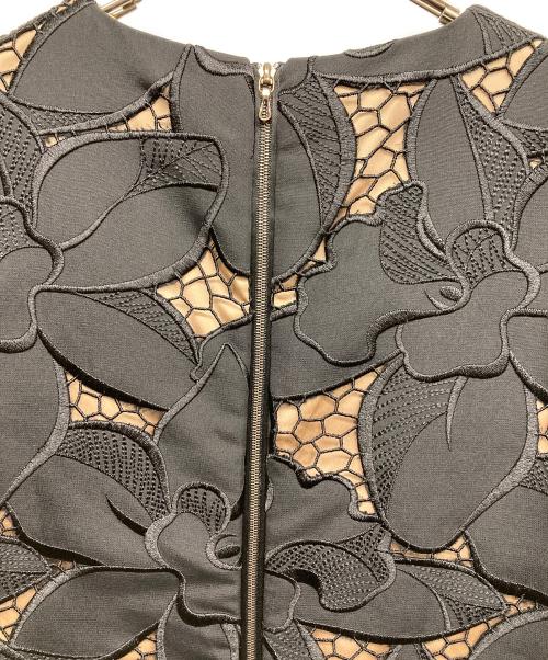 ADORE（アドーア）ADORE (アドーア) 刺繍 花柄 ワンピース ブラック サイズ:38の古着・服飾アイテム