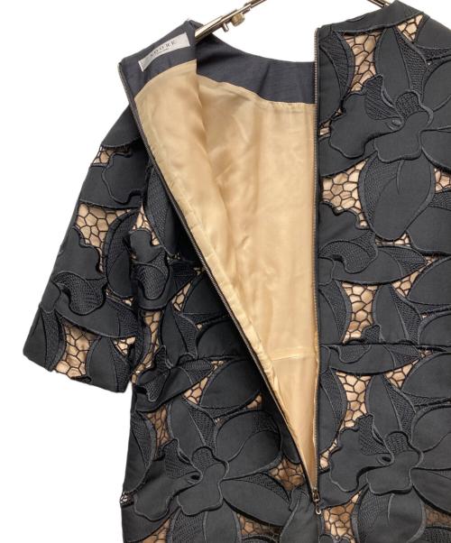 ADORE（アドーア）ADORE (アドーア) 刺繍 花柄 ワンピース ブラック サイズ:38の古着・服飾アイテム