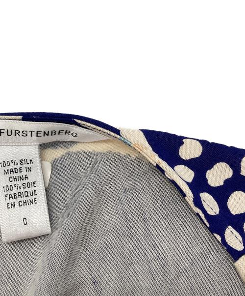 DIANE VON FURSTENBERG（ダイアンフォンファステンバーグ）DIANE VON FURSTENBERG (ダイアンフォンファステンバーグ) カシュクール半袖シルクワンピース ブルーの古着・服飾アイテム