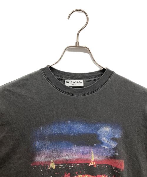 BALENCIAGA（バレンシアガ）BALENCIAGA (バレンシアガ) パリヴィンテージプリント オーバーサイズ Tシャツ グレー サイズ:Mの古着・服飾アイテム