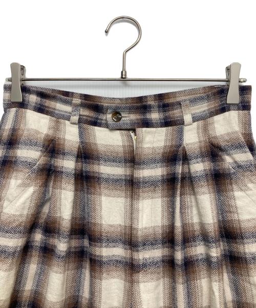 6(ROKU) BEAUTY&YOUTH（ロク ビューティーアンドユース）6(ROKU) BEAUTY&YOUTH (ロク ビューティーアンドユース) CHECK TUCK PANTS ブラウン サイズ:38の古着・服飾アイテム