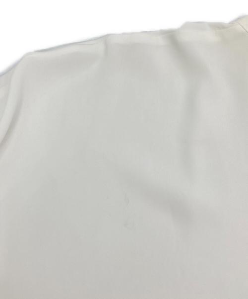 icB（アイシービー）icB (アイシービー) BackSatinAmunzen 5分袖バンドカラーブラウス ホワイト サイズ:Sの古着・服飾アイテム