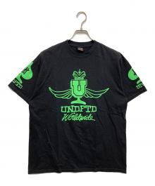 stussy×UNDEFEATED（ステューシー×アンディフィーテッド）の古着「コラボプリントTシャツ」｜ブラック