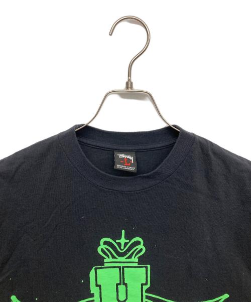 stussy（ステューシー）stussy (ステューシー) UNDEFEATED (アンディフィーテッド) コラボプリントTシャツ ブラック サイズ:Lの古着・服飾アイテム