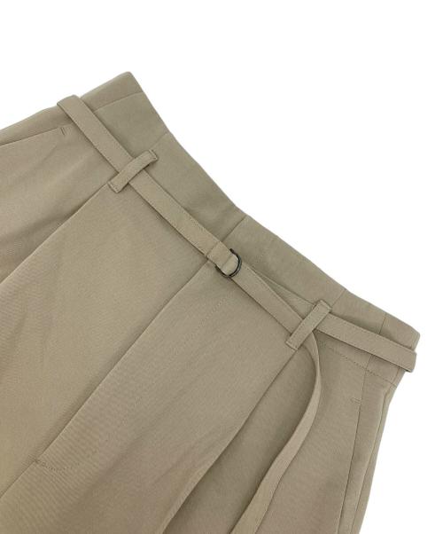 UNFILO（アンフィーロ）UNFILO (アンフィーロ) イージーチノ ベルト付きパンツ ベージュ サイズ:M 未使用品の古着・服飾アイテム
